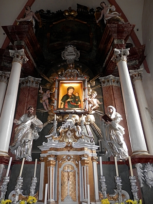 Obraz Matky Boží na oltáři farního kostela sv. Vincence v Doudlebech