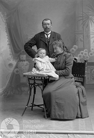 Johann Steffl ze Světlíku na Seidelově snímku z 1. června roku 1903, kdy byl Ludwigovi necelý rok