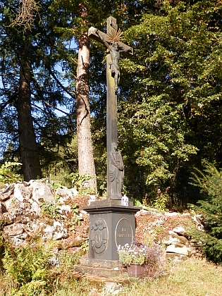 Kříž na Jeleních Vrších dodnes připománá knížecí cestu z roku 1823
