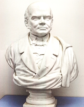 Nezodpovězena zůstává otázka, zda jde u bysty, vytvořené sochařem Emanuelem Maxem von Wachsteinem (1810-1901) o Vojtěcha Lannu staršího či mladšího