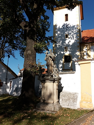 Kostel Narození Panny Marie v Chrobolech