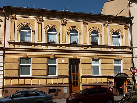 Rodný dům v dnešní Dvořákově ulici na snímku z roku 2018
