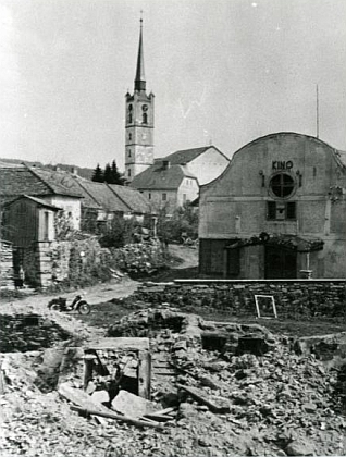 Takto ve Frymburku dosloužilo "Bio Royal" (snímky pořídil v roce 1958 frymburský fotograf Josef Junek)