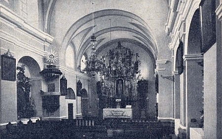 Hlavní oltář zničeného dolnonýrského kostela se sochami 14 pomocníků (viz i Karl Zettl)