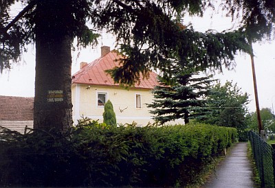 Blízko budovy Centra Adalberta Stiftera stojí i tento
hornoplánský dům, kde žil knihkupec Alois Löffler s rodinou