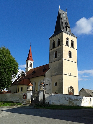 Farní kostel sv. Petra a Pavla a fara v Nákří