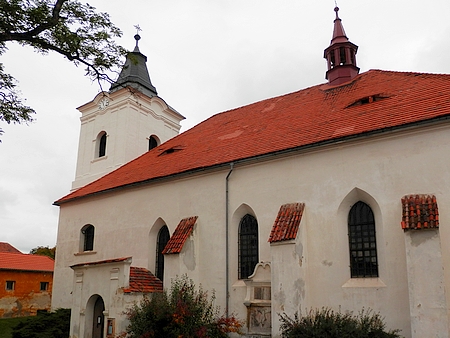 Kostel Všech Svatých a radnice v jeho rodné Volyni