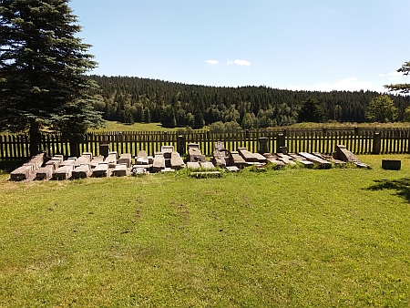 V roce 1978 byl hřbitov zrušen, takto byly v roce 2008 dochované náhrobní kameny obcí Kvilda pietně uloženy "ve snaze o vyrovnání se s minulostí", jak uvádí dvojjazyčná pamětní deska