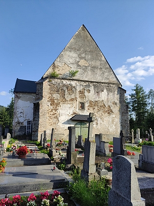 Náhrobní deska na zdi hřbitovního kostela sv. Máří Magdaleny u Velhartic připomíná rovněž jméno rodu