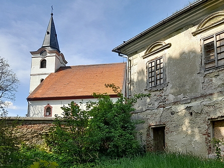 Kostel sv. Petra a Pavla a fara v Lodhéřově, kam byl adresován jeho dopis Johannu Kramlerovi