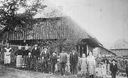 Statek čp. 20 "Letthof" na Předních Paštích, vpravo v pozadí podružní domek, kde se Marie Malá narodila