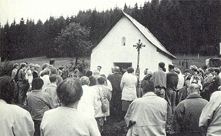 Znovuvysvěcení kaple u rodného Fenzelhofu, který Hohenzollernové roku 1873 koupili a přeměnili na myslivnu, dne 11. července 1992