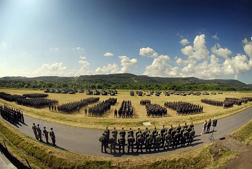 "Manévry na Doupově" - cvičení Strong Campaigner 2014 bylo "druhým největším vyvedením vojsk
v moderní historii české armády"