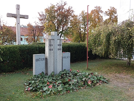 Památník obětem obou světových válek na vyšebrodském hřbitově
