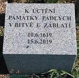 Po Zlaté stezce přiváděl v roce 1619 vojenské posily proti odbojným stavům a přispěl tak ke zlomovému vítězství habsburských zbraní v bitvě u Záblatí nedaleko Vodňan 10. června téhož roku - Záblatí a další okolní obce pak získal jako úhradu žoldu (na snímku místo bitvy mezi Záblatím a Záblatíčkem)