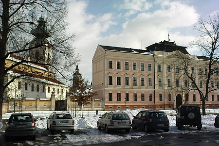 ... a Gymnázium Česká ze stejného místa o sto let později (viz i Tassilo Bitzan a Placidus Hammer)