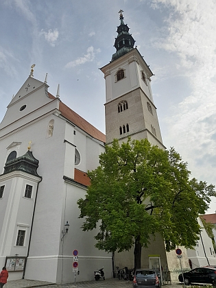 Farní kostel sv. Víta v rakouské Křemži (Krems an der Donau), kde proběhl pohřební obřad