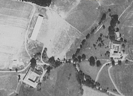 Sosnice na leteckém snímku z padesátých let 20. století a dnes