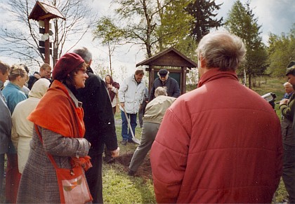 Na jeho snímku vidíme tzv. Edelmannův smrk nad Horní Planou, zvaný později Stifterův, vyvrácený větrnou smrští roku 1969, znovu vysazený 7. květa 2005 za účasti Stifterova jmenovce a potomka...