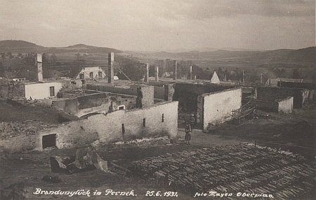 Požár v Perneku 25. července 1931 na jeho pohlednicích