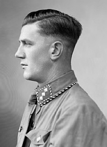 Na snímcích Franze Seidela z června 1939, psaných na jméno a adresu Meisetschläger Luis, Gojau, v uniformě sturmführera SA