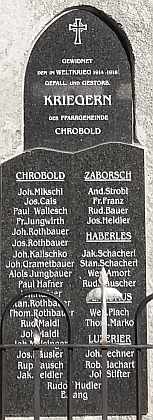 Na památníku padlých v první světové válce v Chrobolech čteme jména několika Rothbauerů