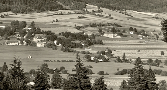 Jablonec od Bozdovy Lhoty na snímku Franze Seidela z roku 1938...