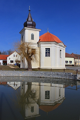 Kaple sv. Václava a Vojtěcha v jeho rodné vsi Ostrov u Stříbra, dnes části obce Kostelec v okrese Tachov