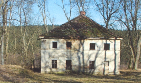 "Kastner Schlösschen", zvaný také Jánský zámeček, opuštěný objekt u Broumova