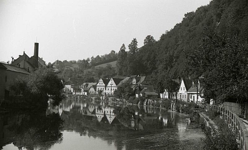 Rybářská ulice v Českém Krumlovw na snímku Karla Grünera