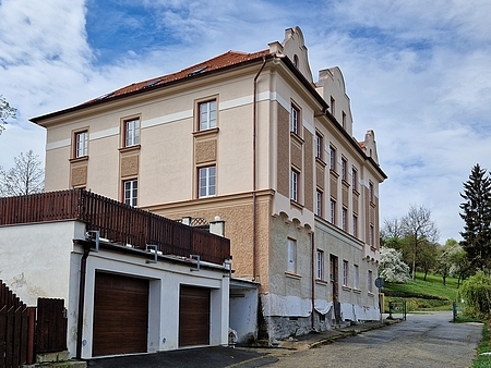 V roce 2021 se dům dočkal opravy (viz i Wenzel Micko)