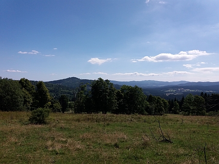 Pohled od Zlaté stezky na Stožec