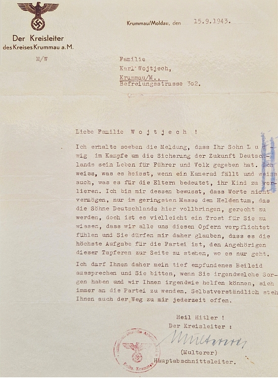 Téhož roku podepsal toto oznámení rodičům o smrti syna, který položil život "pro Vůdce a Národ"