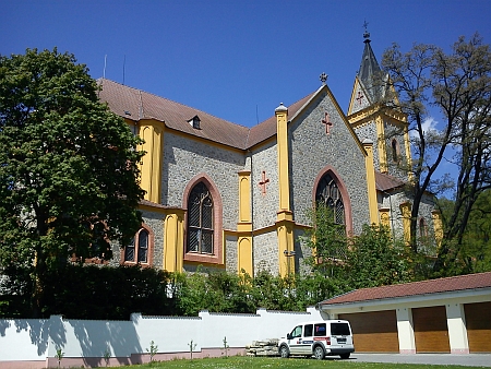 Kostel sv. Jana Nepomuckého v Hluboké nad Vltavou, kde probíhal svatební obřad (viz i Václav Alois Svoboda Navarovský)