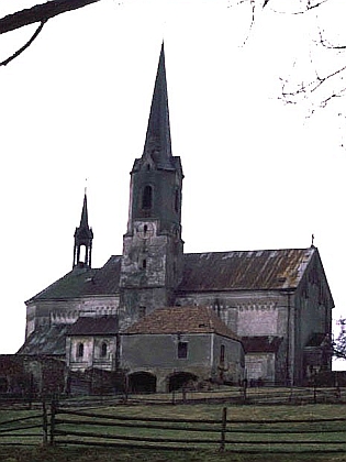 Kostel sv. Jakuba Většího ve Světlíku v roce 1991...