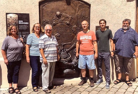 Při práci na reorganizaci "domovského" muzea v Ingolstadtu roku 2018 stojí druhý zprava, od něho nalevo jsou Gernot Peter a Rudolf Hartauer