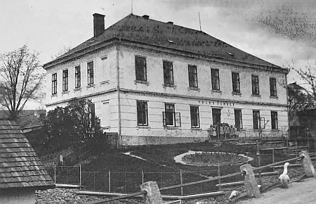 Škola ve Vyskytné nad Jihlavou kdysi a dnes