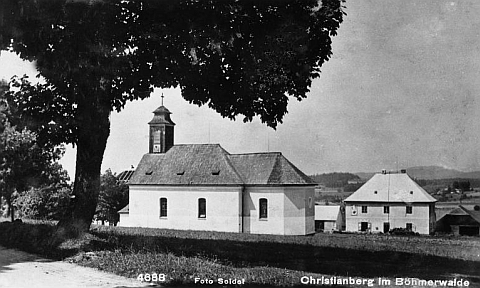 Kostel a fara v Křišťanově na pohlednici Josefa Seidela