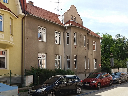 Dům číslo popisné 495 na rohu ulic Dukelské a Marie Vydrové v Českých Budějovicích, kde zemřel