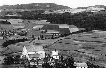 Kašperskohorský hřbitov v kdysi tak obdělávané šumavské krajině