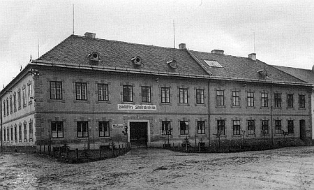 Muzeum a studentský domov v Kašperských Horách na snímku z doby kolem roku 1930