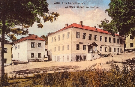 Stará kolorovaná pohlednice se želnavským hostincem "U Schestauera", který figuruje i ve slavné Stifterově povídce Hvozd,
    vyprávějící ústy starého Řehoře mj. "o muži, který hospodařil na šestauerovském domě v Želnavě"