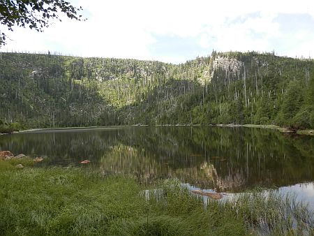 Plešné jezero s jezerní stěnou