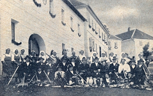 Dožínky v Hodňově roku 1927, kdy už Paar působil v Dolní Vltavici