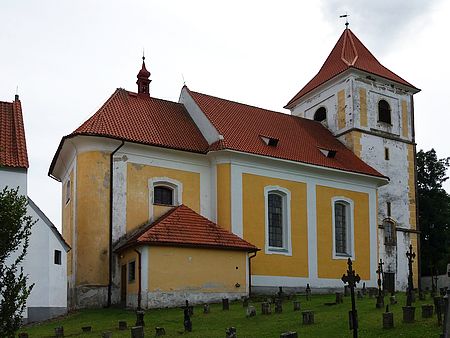 Pamětní deska s jeho životními daty na venkovní zdi kostela sv. Petra a Pavla ve Svérazi