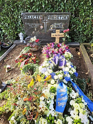 ... a čerstvý hrob