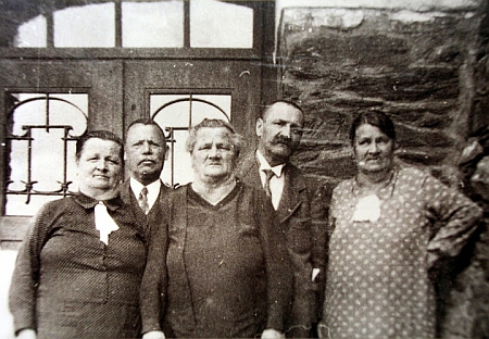 Poslední setkání sourozenců Panniových v roce 1938: zleva Rosalie, Kleofas, Sofie, Eduard a Amalie