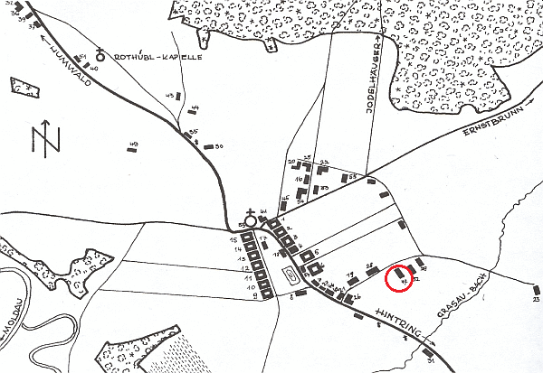 Plánek vsi Pěkná se zvýrazněnou polohou rodného dom čp. 47, nahoře vlevo dnes zaniklá kaple na Červeném vršku