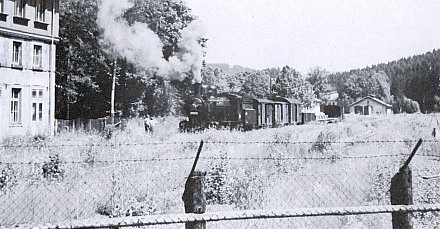 Česká část nádraží v Železné Rudě r. 1954 za železnou oponou,
jen s manipulačním vlakem místní pily