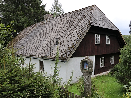 Původní stavení ve Vlčích Jamách